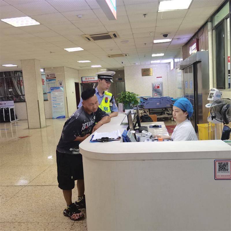 “乘客突發疾病 民警緊急送醫